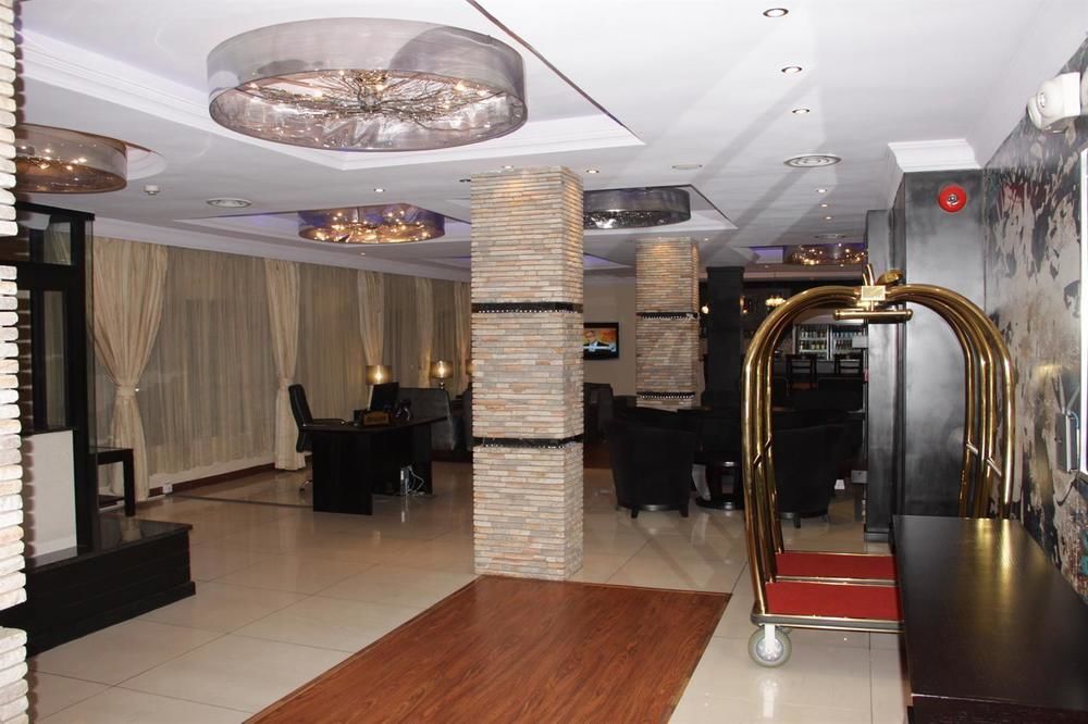 Owu Crown Hotel Ibadan Buitenkant foto