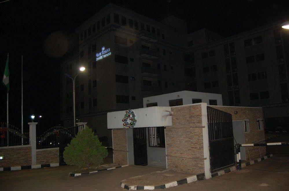 Owu Crown Hotel Ibadan Buitenkant foto